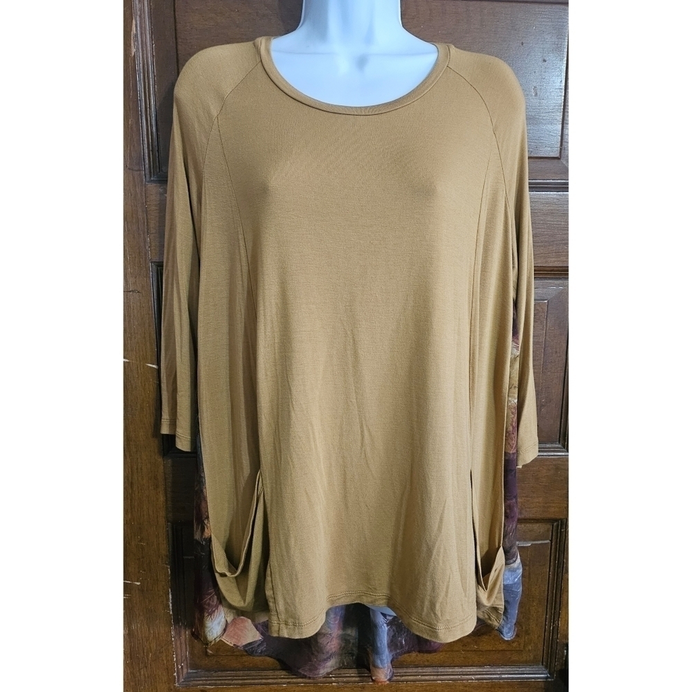 LOGO Lori Goldstein High Low Hem Printed Back Top
